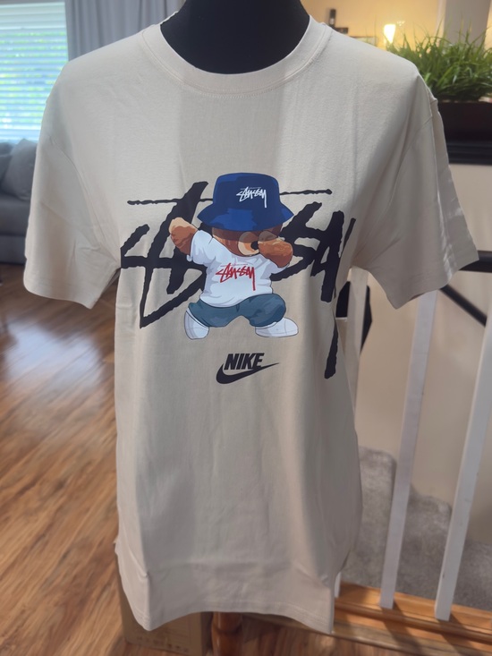 Stussy Other - Stüssy x Nike Bear Graphic Tee in Light Beige